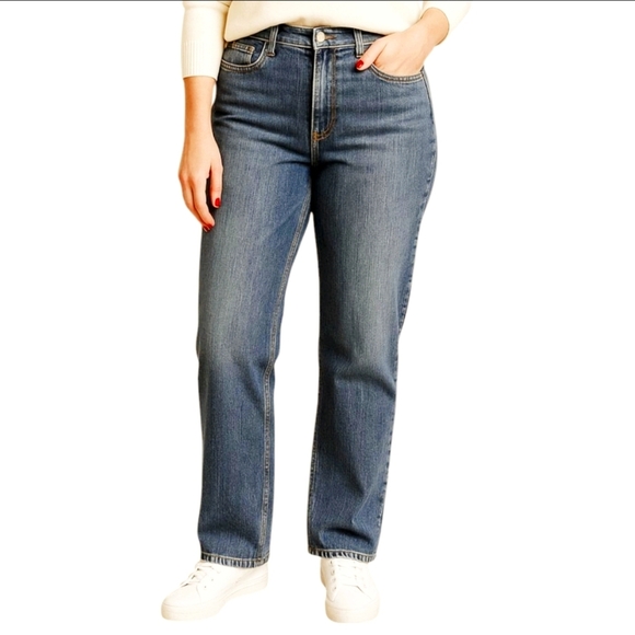 LLBEAN Favorite Fit Jeans Women's 12 *30 Blue Straight Leg Cotton Mid Rise Denim - Picture 1 of 14